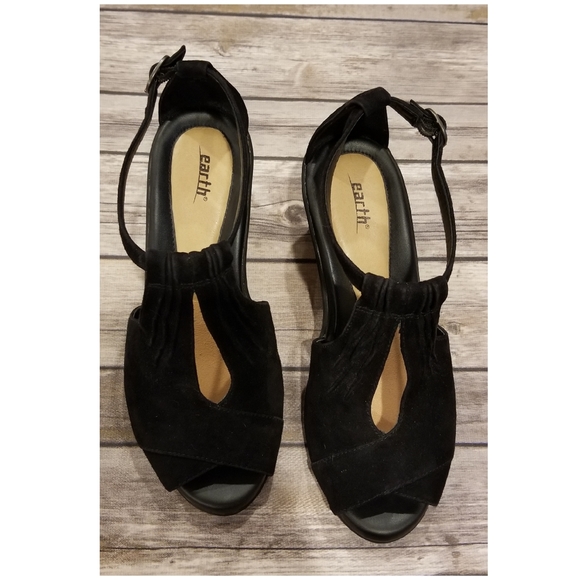 Earth Shoes - Earth Caper Suede Wedge size 8